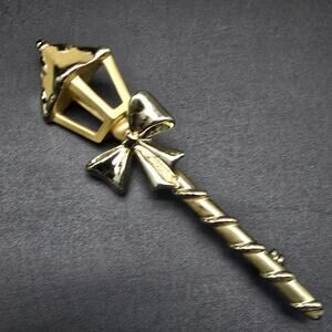 Vintage Holiday Lamp Post Brooch Gold Tone Christmas Costume Jewelry